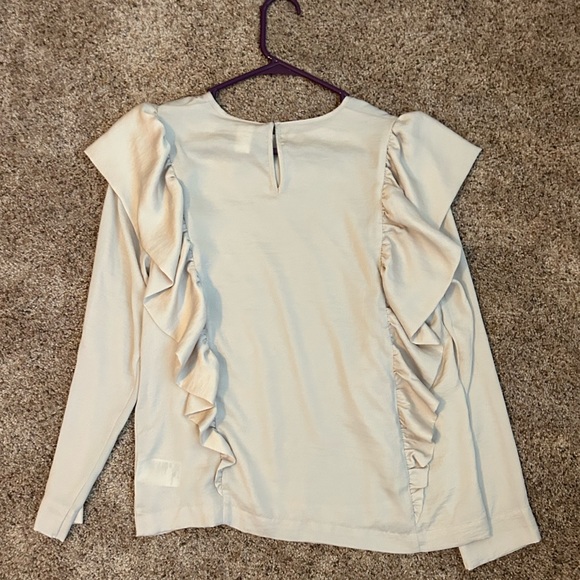 H&M Top with Ruffles - Picture 2 of 4